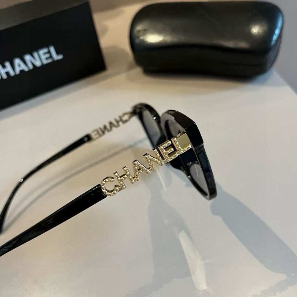Chanel Black Square Sunglasses - Picture 3 of 8